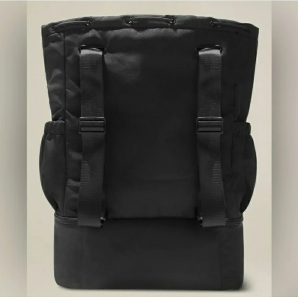 BEYOND YOGA Convertible Gym Bag Black NWT!